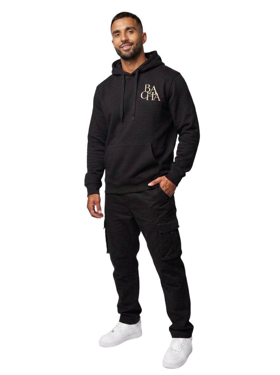 Modelo con hoodie (canguro) Origin Style negro de BACHA Collection Uruguay